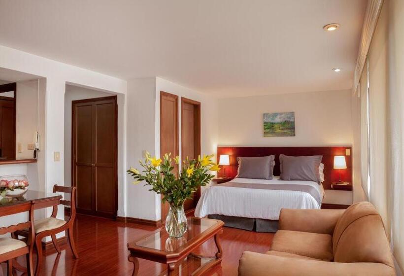 سوییت جونیور, Cora 96 Street Apartments