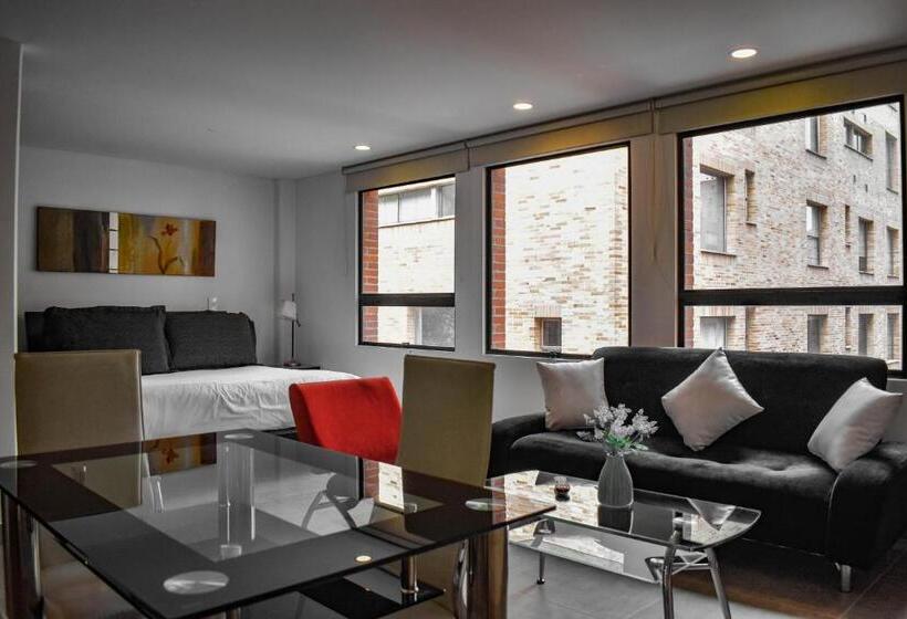 سوییت جونیور, Cora 96 Street Apartments