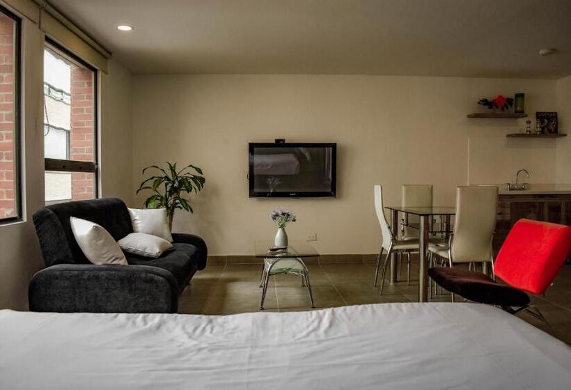 سوییت جونیور, Cora 96 Street Apartments