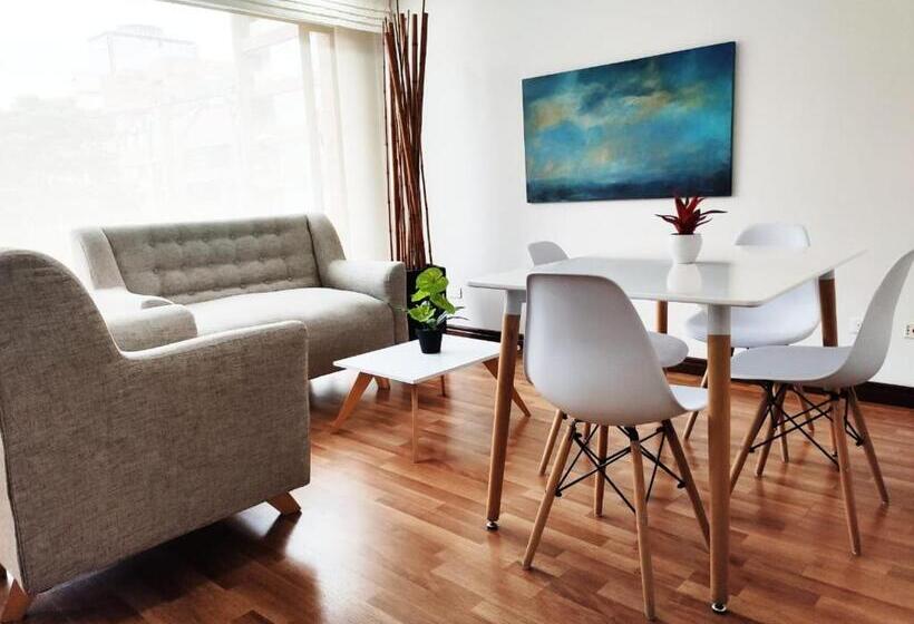 سوییت دوبلکس, Cora 96 Street Apartments