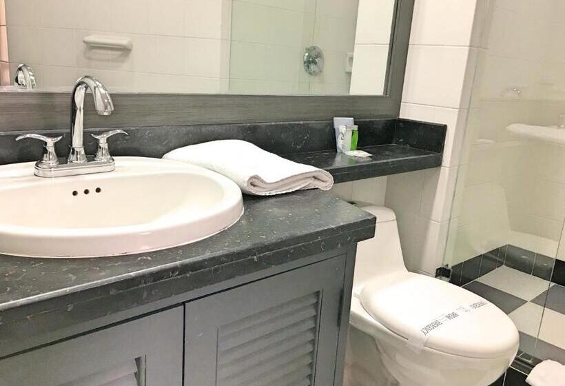 سوییت دوبلکس, Cora 96 Street Apartments