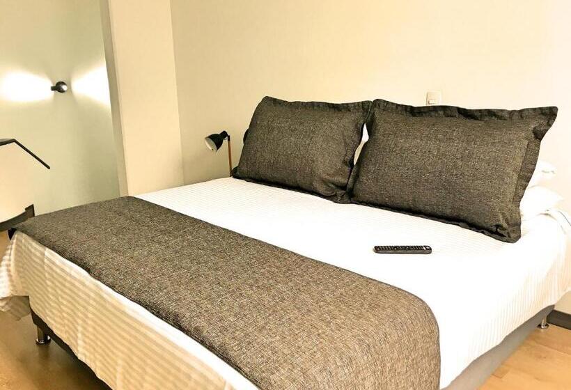 سوییت دوبلکس, Cora 96 Street Apartments