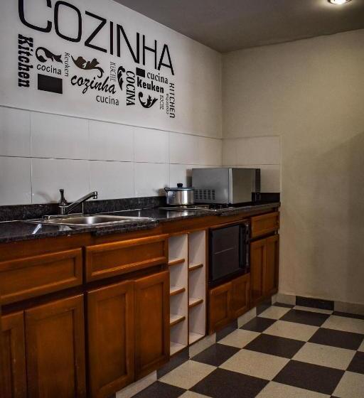 سوئیت مدیریتی 2 خوابه, Cora 96 Street Apartments