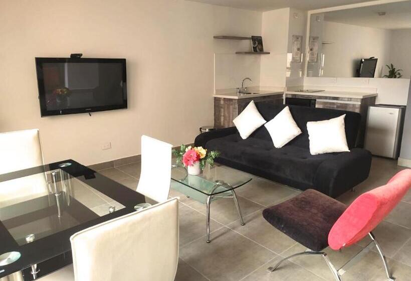 سوییت جونیور, Cora 96 Street Apartments