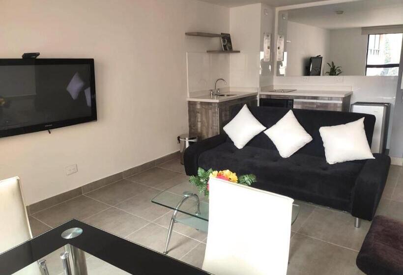 سوییت جونیور, Cora 96 Street Apartments