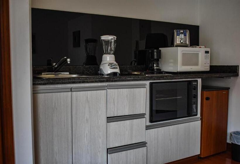 سوییت جونیور, Cora 96 Street Apartments