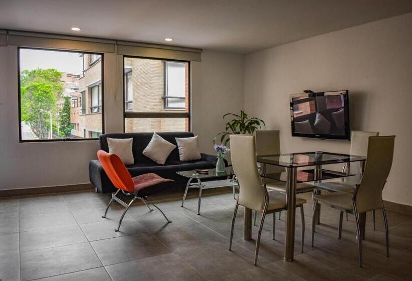 سوییت جونیور, Cora 96 Street Apartments