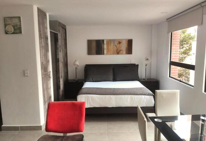 سوییت جونیور, Cora 96 Street Apartments