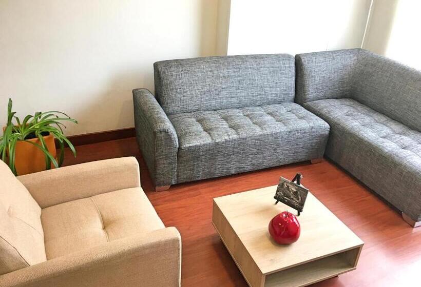 سوییت دوبلکس, Cora 96 Street Apartments