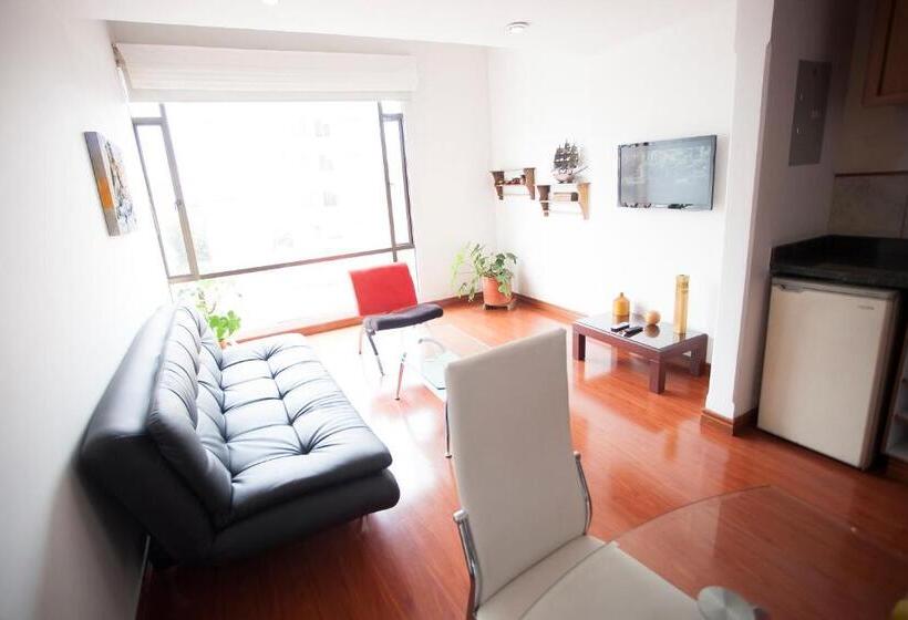 سوییت دوبلکس, Cora 96 Street Apartments