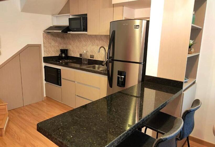 سوییت دوبلکس, Cora 96 Street Apartments