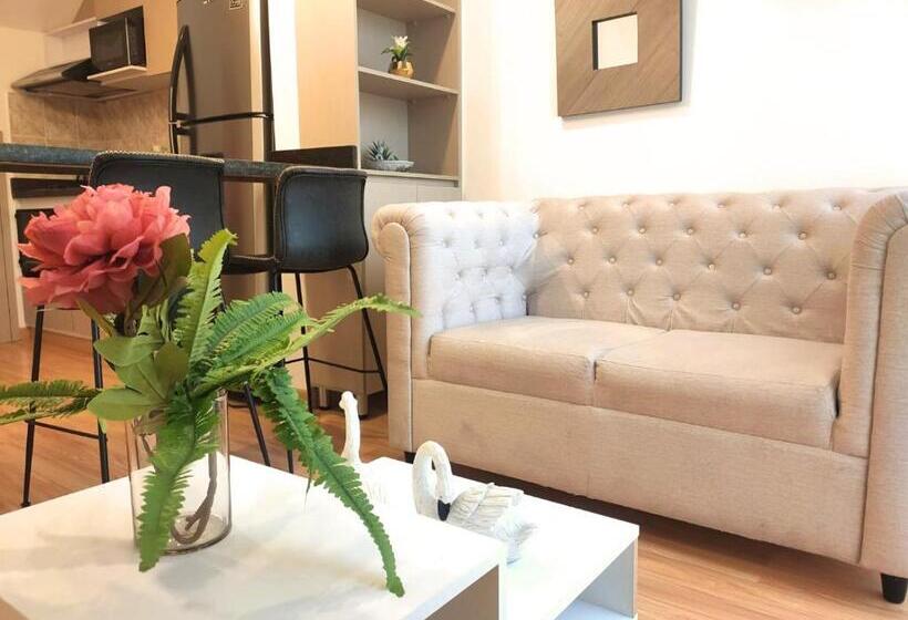 سوییت دوبلکس, Cora 96 Street Apartments