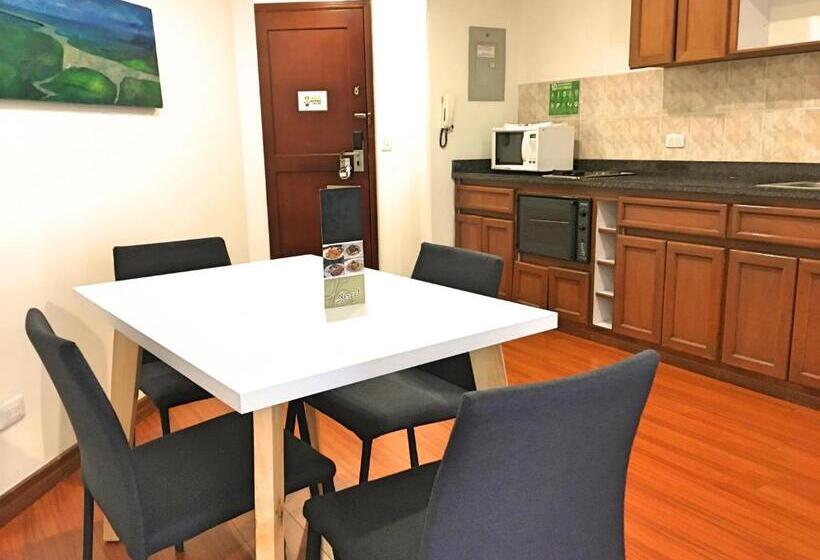 سوییت دوبلکس, Cora 96 Street Apartments