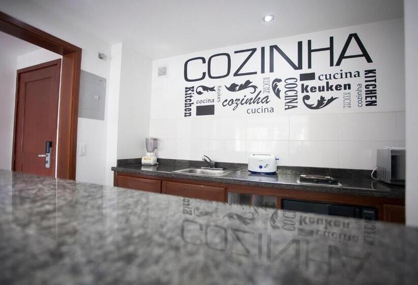 سوئیت مدیریتی 2 خوابه, Cora 96 Street Apartments