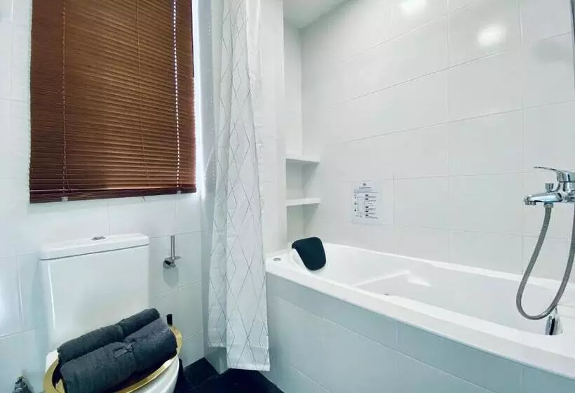اتاق استاندارد با تخت دو نفره بزرگ, Aura Hotel Mackenzie