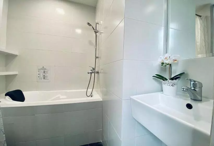 اتاق استاندارد با تخت دو نفره بزرگ, Aura Hotel Mackenzie