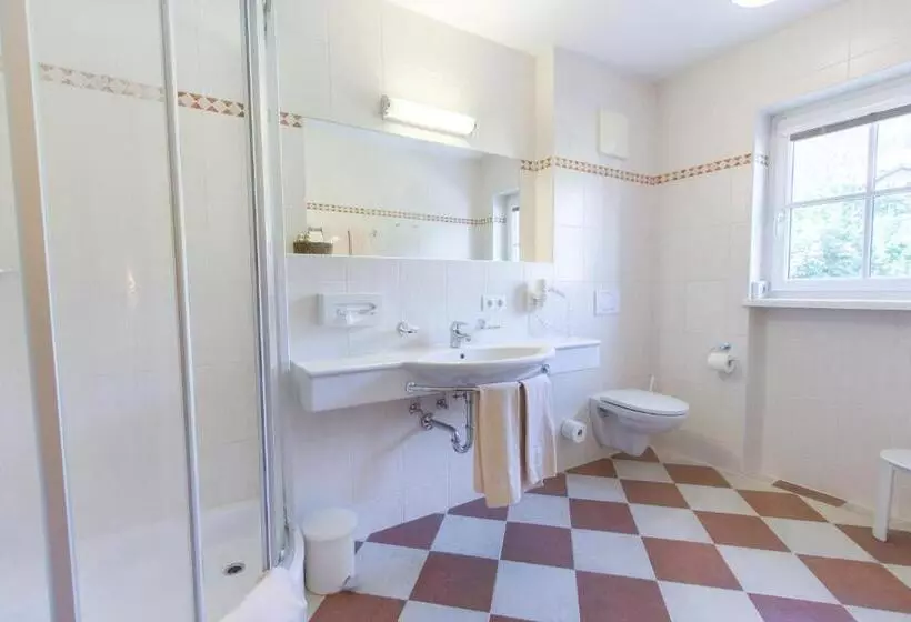 اتاق راحتی, Resl Resort