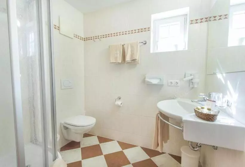 اتاق راحتی, Resl Resort