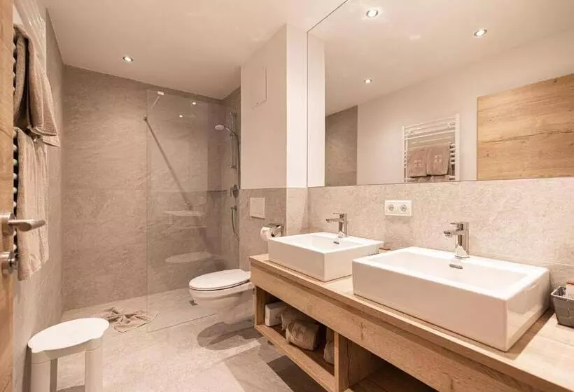 اتاق سوپریور چهار تخته, Resl Resort