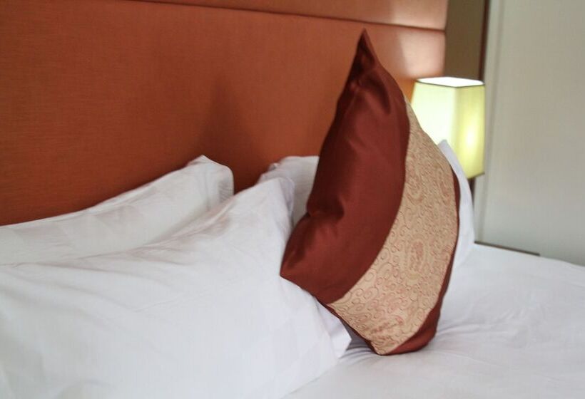 اتاق لوکس, Royal Nick