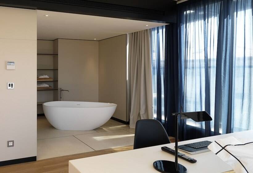 스위트, Sense Hotel Sofia, A Member Of Design Hotels