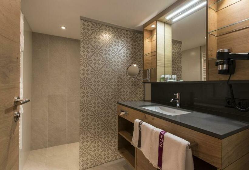 غرفة كومفورت, Valentin