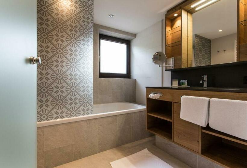 غرفة كومفورت, Valentin