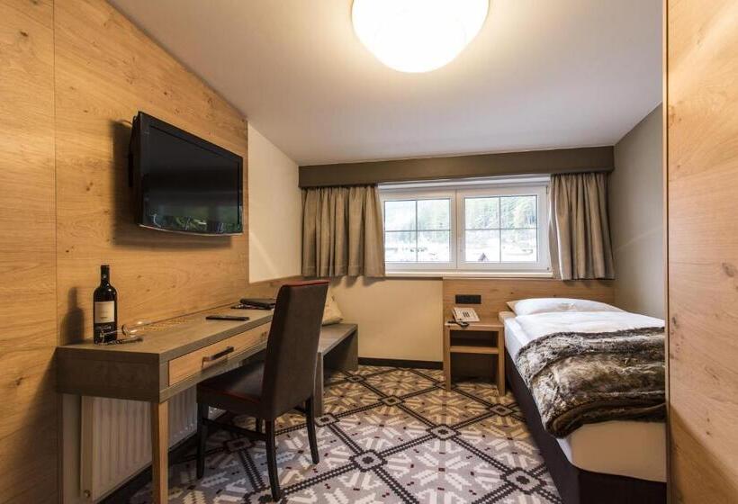 غرفة قياسية فردية, Valentin