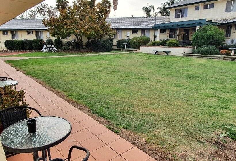 جناح عائلي, The Aston Motel Tamworth