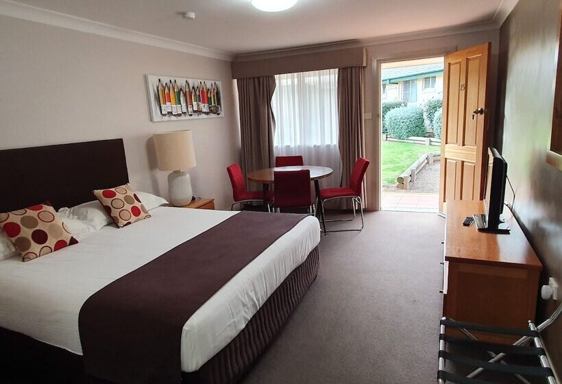 جناح عائلي, The Aston Motel Tamworth