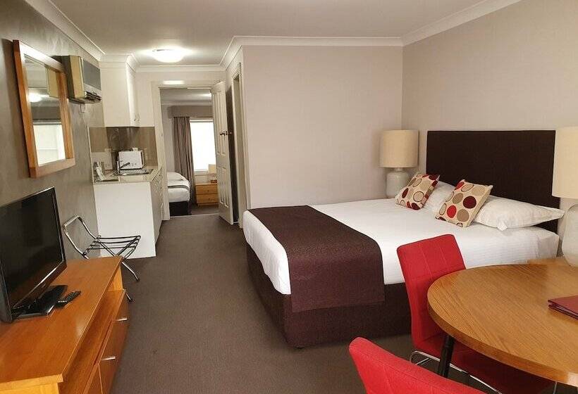 סוויטה משפחתית, The Aston Motel Tamworth