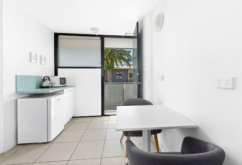 غرفة قياسية, The Mid Pacific