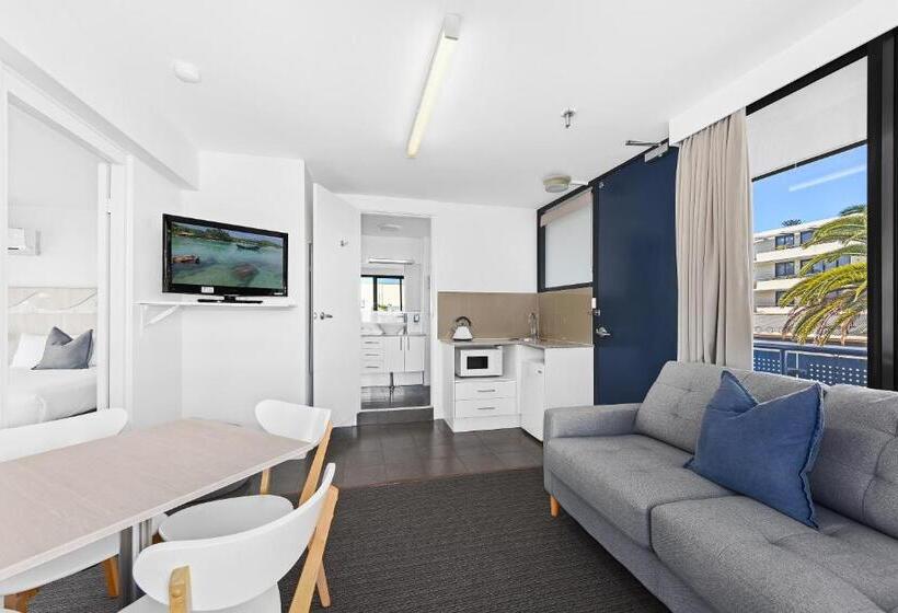 جناح إدارى, The Mid Pacific