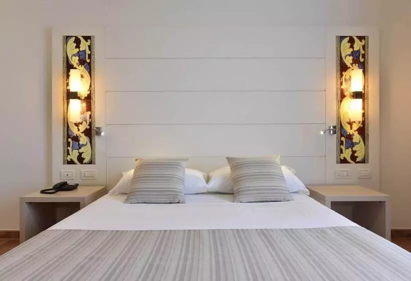 اتاق سوپریور با چشم‌انداز دریا, Parco Degli Aromi Resort & Spa