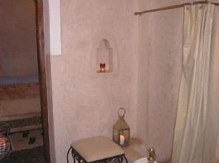 اتاق کلاب, La Maison Nomade