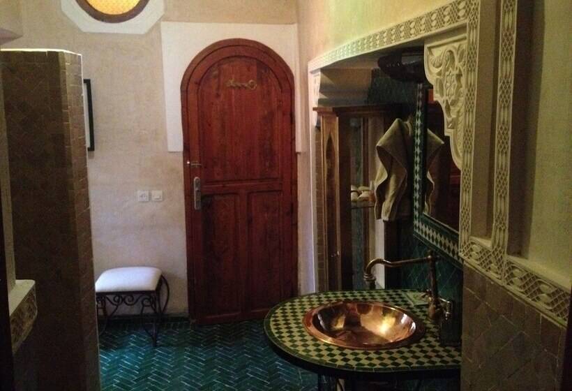 اتاق کلاب, La Maison Nomade