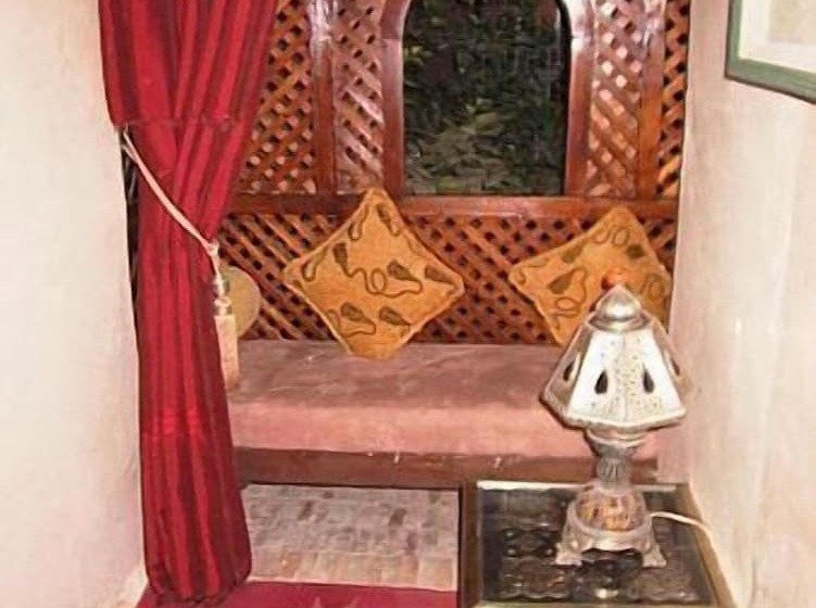 اتاق کلاب, La Maison Nomade