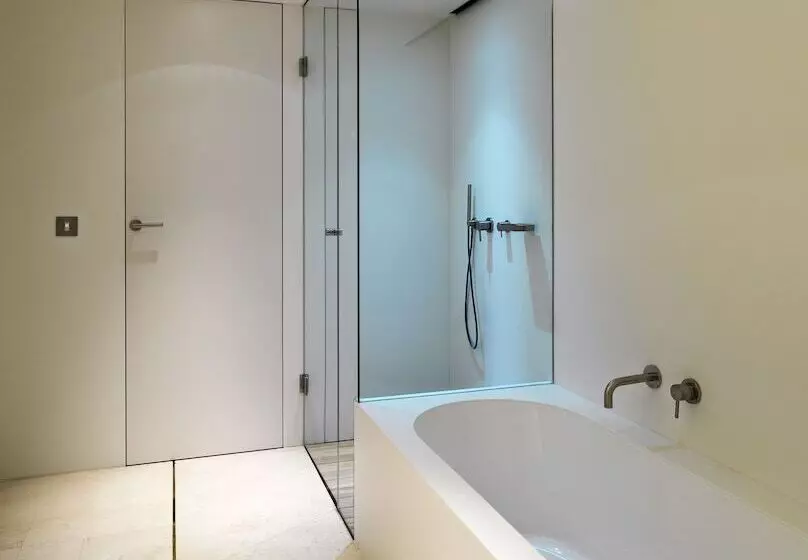 デラックスルーム, Sense Hotel Sofia, A Member Of Design Hotels