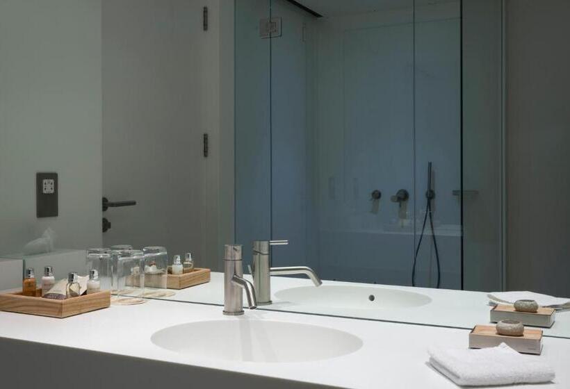 Номер Superior, Sense Hotel Sofia, A Member Of Design Hotels