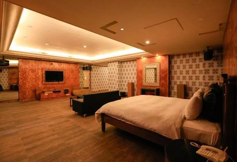 اتاق استاندارد, Walker Motel