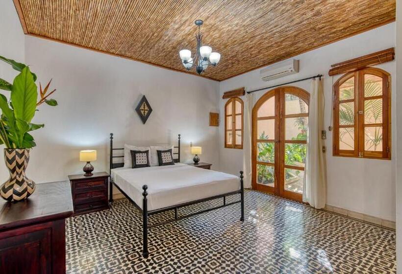 اتاق لوکس با بالکن, Boutique Hotel Secret Garden Granada