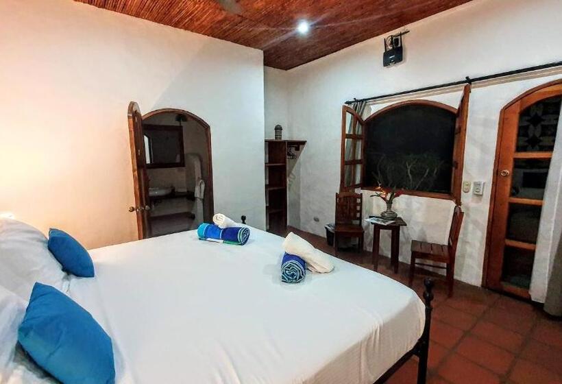 اتاق لوکس با تخت بزرگ, Boutique Hotel Secret Garden Granada