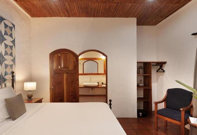 اتاق لوکس با تخت بزرگ, Boutique Hotel Secret Garden Granada