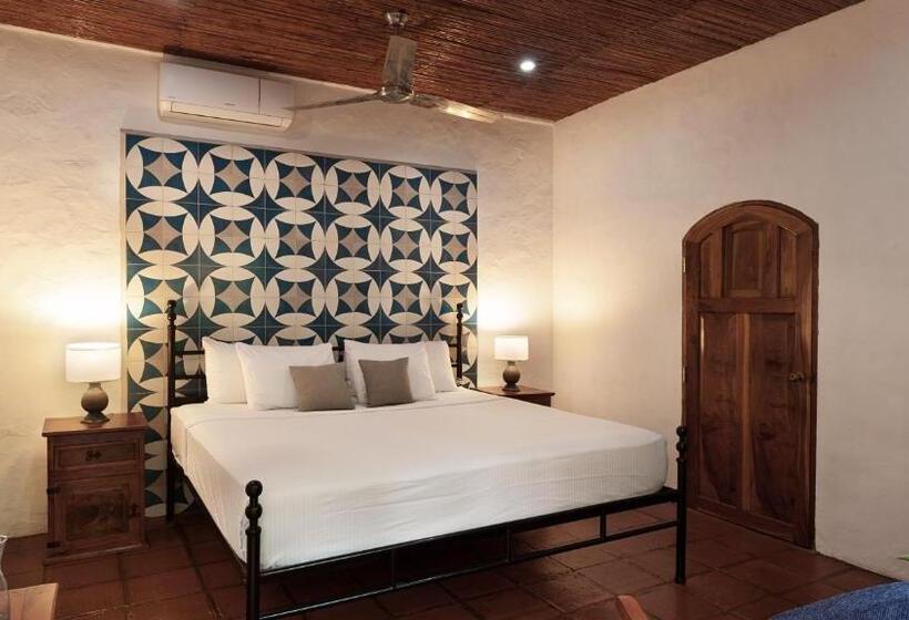 اتاق لوکس با تخت بزرگ, Boutique Hotel Secret Garden Granada