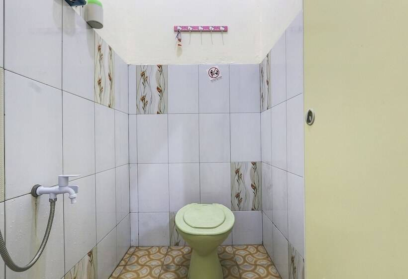 エコノミールーム, Spot On 90780 Gang Tengah Homestay Syariah