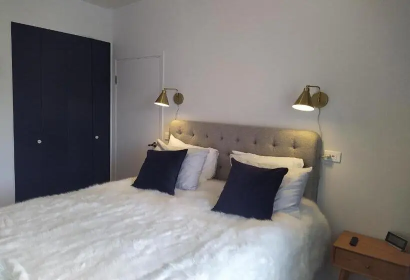 اتاق لوکس با بالکن و چشم‌انداز دریا, Flateyri Guesthouse