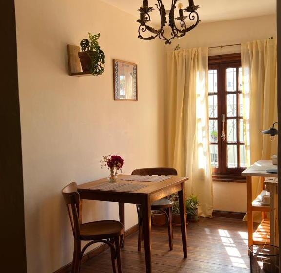 高级三人间, La Yurta