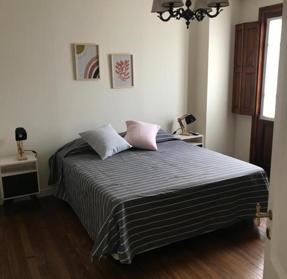 高级三人间, La Yurta