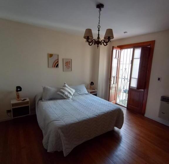 高级三人间, La Yurta