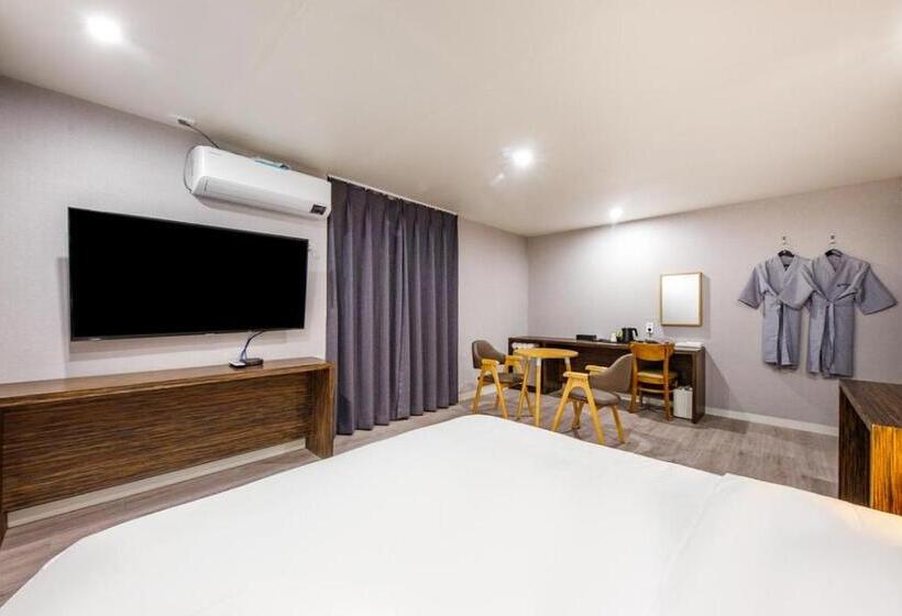 Cameră Deluxe, Haru